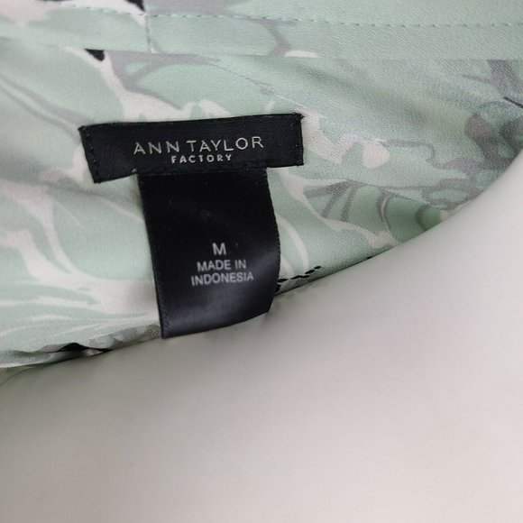 ANN TAYLOR Factory Green Black Floral Size M - Picture 5 of 6
